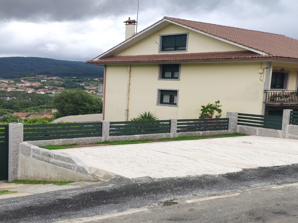 Una vivienda ubicada en un entorno bien protegido.